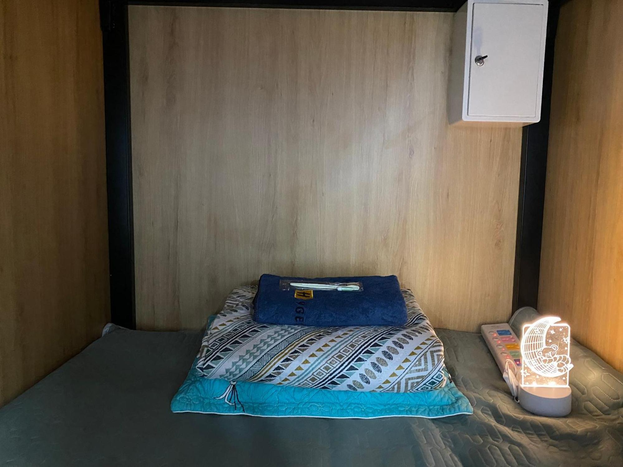 Апартаменти Start House Dorm Walk 5 Minutes To The Airport Хошимін Екстер'єр фото