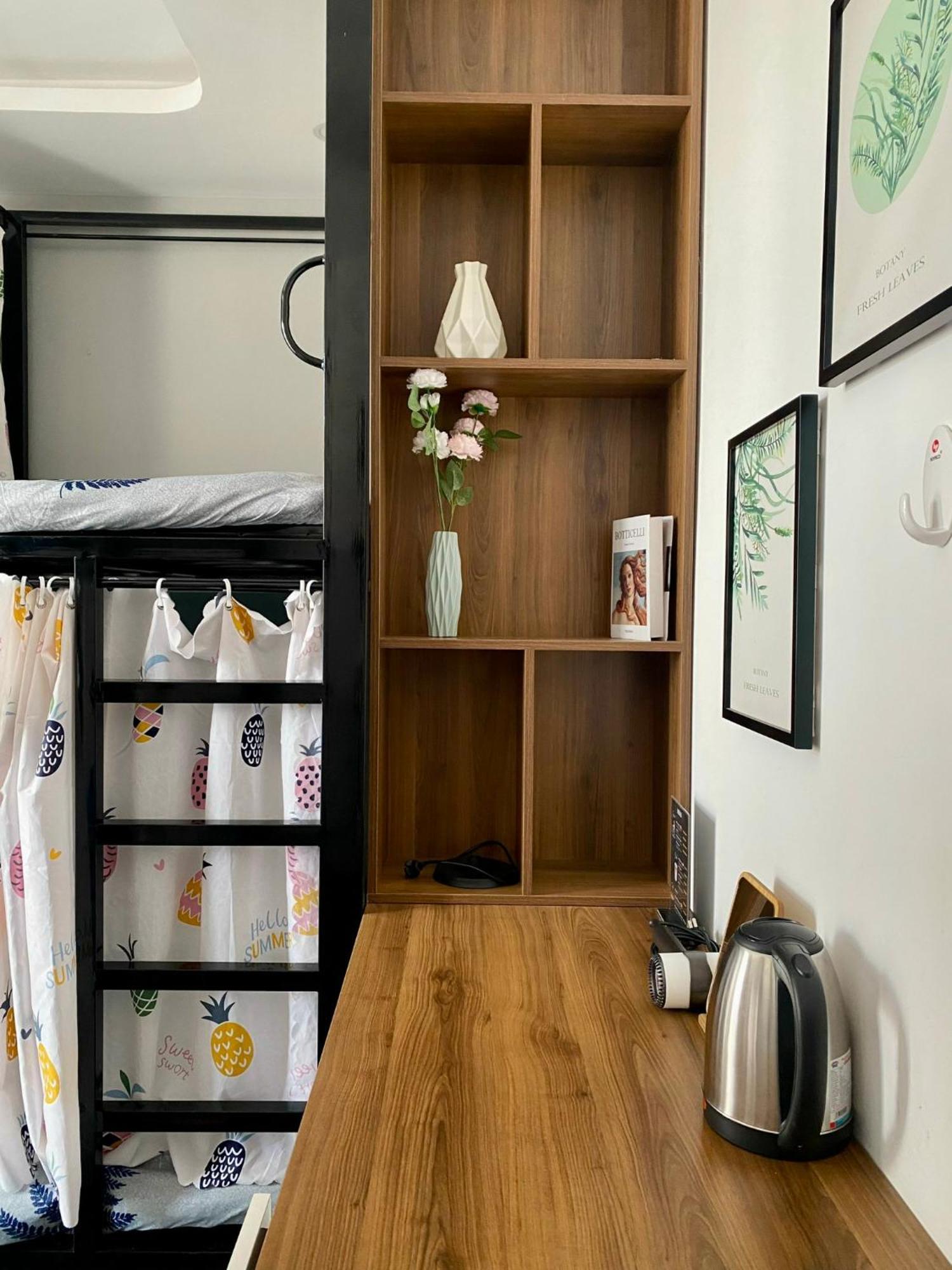 Апартаменти Start House Dorm Walk 5 Minutes To The Airport Хошимін Екстер'єр фото